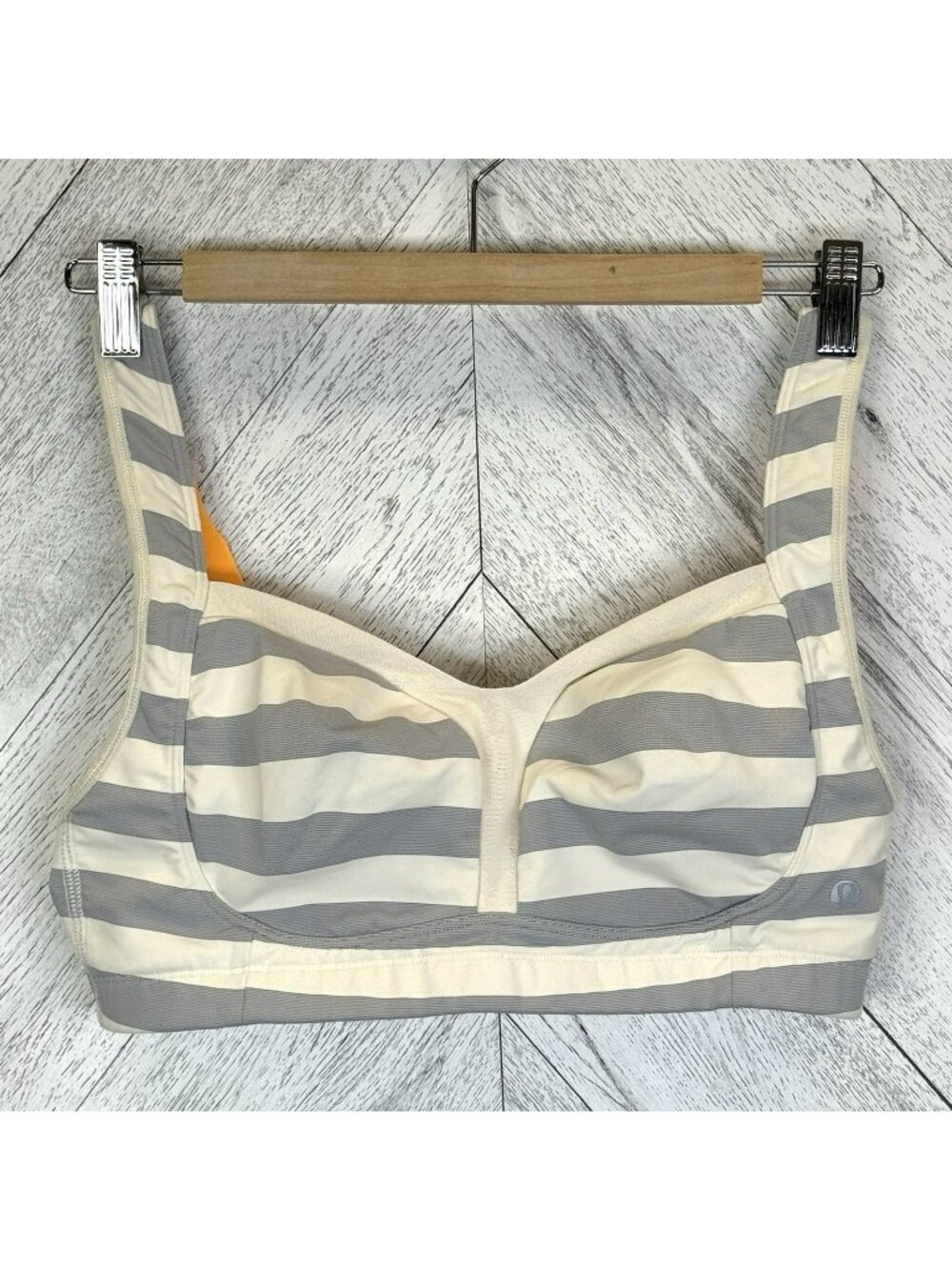 Lululemon Ta Ta Tamer Sports Bra Top Womens Size 36C Gray Striped Workout